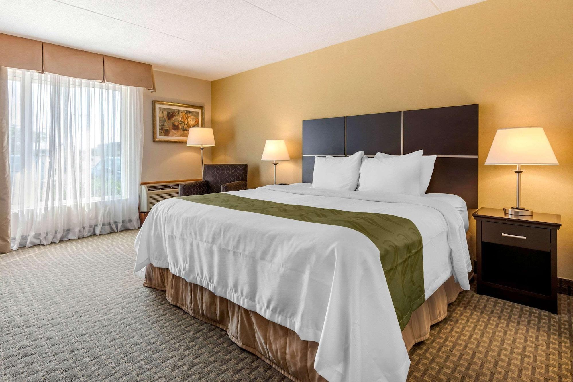 Quality Inn & Suites Brampton Exterior photo