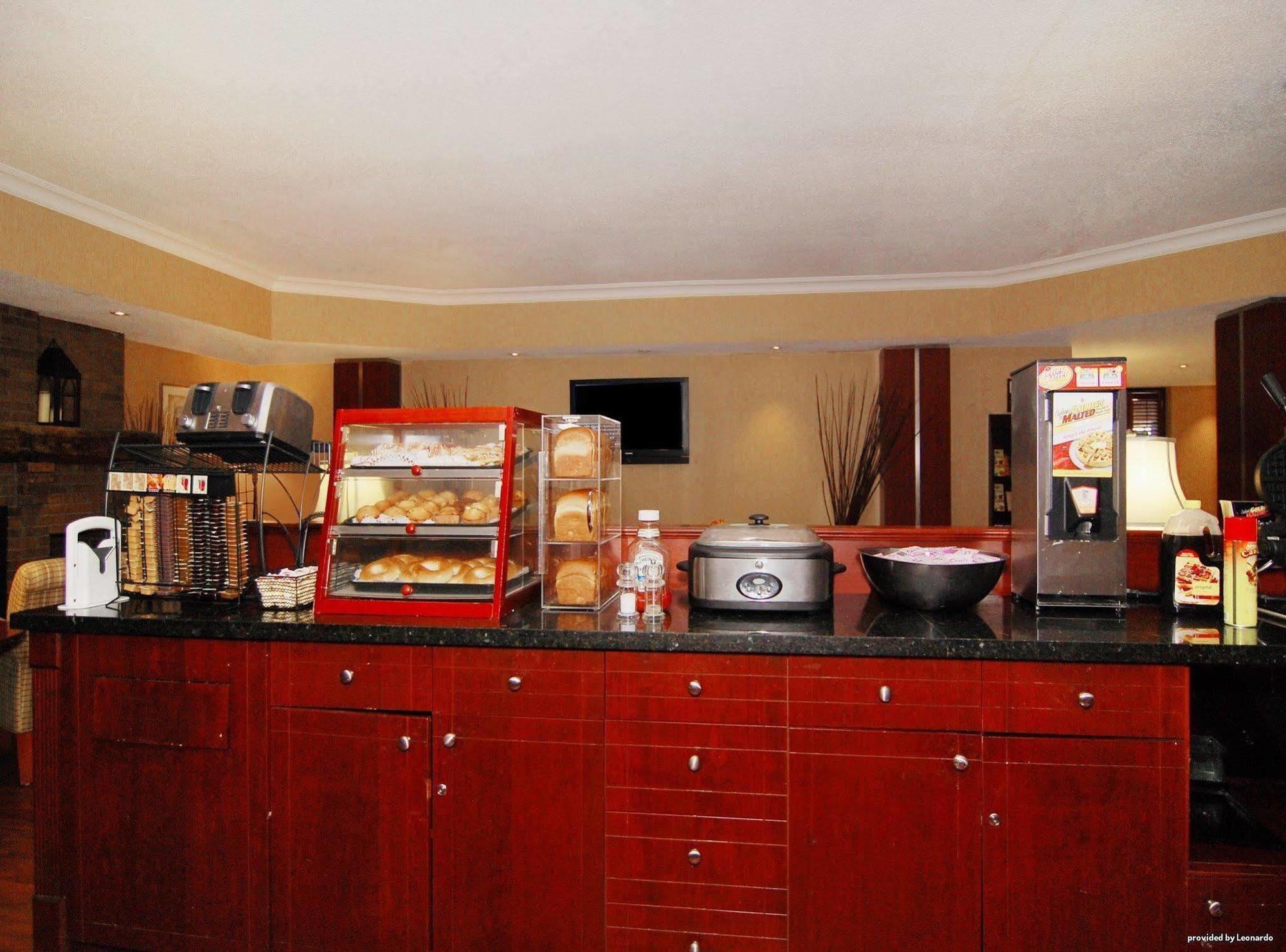 Quality Inn & Suites Brampton Exterior photo